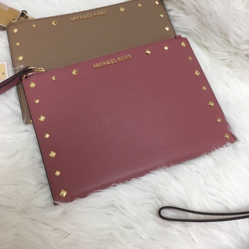 Last one ❗️Michael Kors clutch - Picture 3 of 8